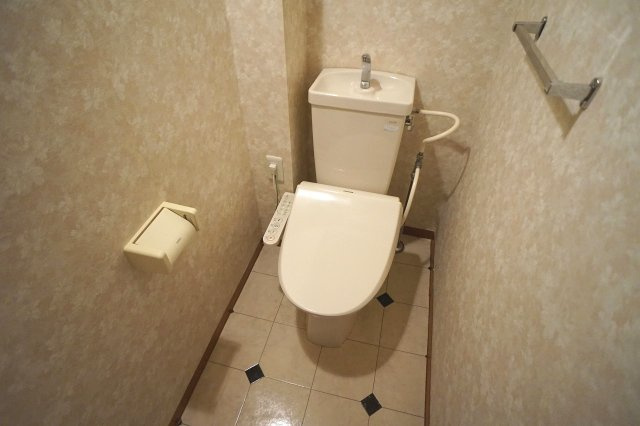 アルヴェレット【当社管理物件】のトイレ|トイレ　ウォシュレットつき