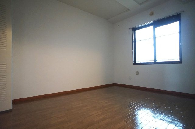 アルヴェレット【当社管理物件】の洋室|洋室（西側）