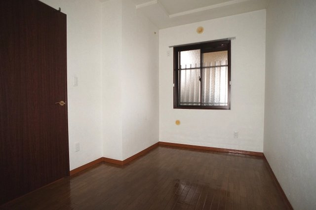 アルヴェレット【当社管理物件】の洋室|洋室（東側）