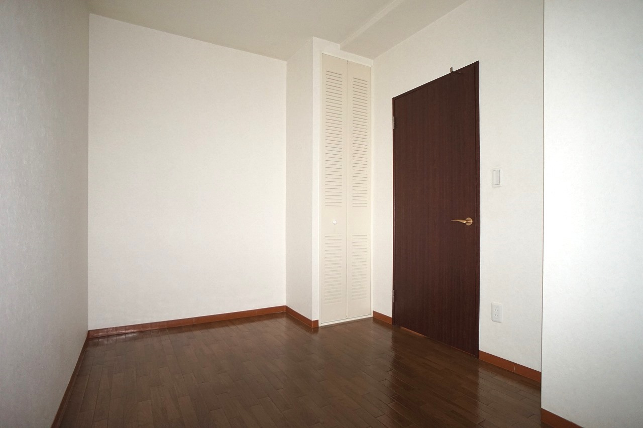 アルヴェレット【当社管理物件】の洋室|洋室（東側）