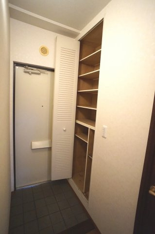 アルヴェレット【当社管理物件】の収納|玄関収納