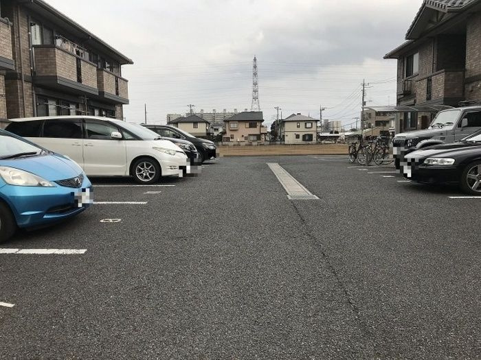 ウィルモア新松戸　A棟の駐車場