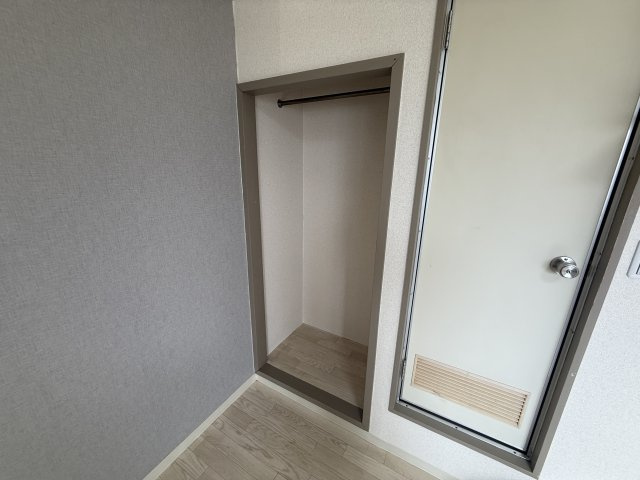 大和高田市西三倉堂２丁目の賃貸マンションの玄関