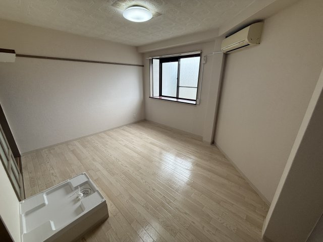 大和高田市西三倉堂２丁目の賃貸マンションの居間・リビング
