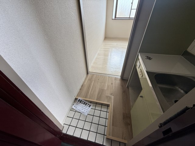 大和高田市西三倉堂２丁目の賃貸マンションの玄関