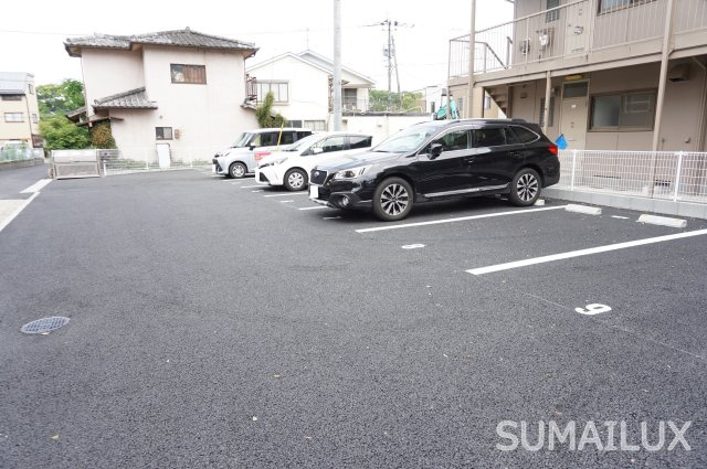 アルテシモレフィナの駐車場