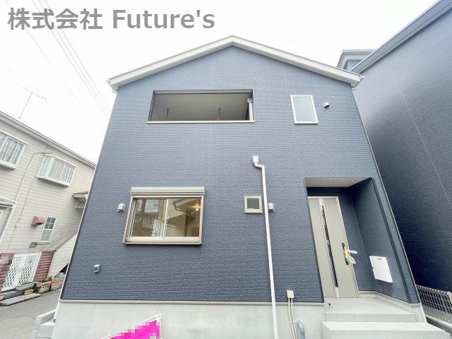 吉川市中野　新築戸建　全1棟の外観|シックなデザインがオシャレな外観です