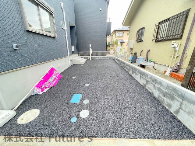 吉川市中野　新築戸建　全1棟の駐車場|カースペース1台付き