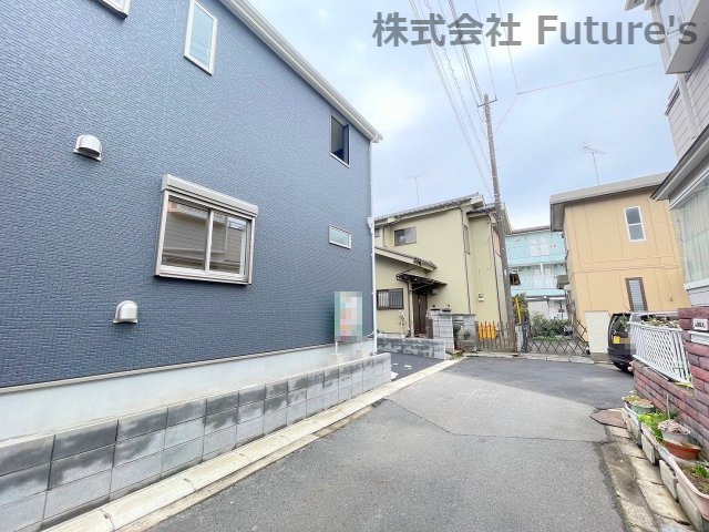 吉川市中野　新築戸建　全1棟の前面道路含む現地写真|前面道路含む現地写真です。