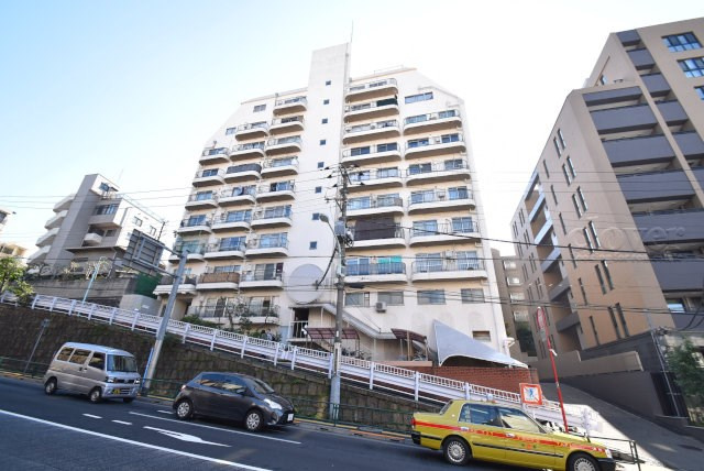 【外観】 | シャンボール文京 | 手入れの行き届いた外壁やエントランスなど、「見ればわかる」レベルで清潔感を保ったマンションです。築年数を感じさせない姿で皆様をお出迎えします。～即日のご見学可能～　お問合せはお気軽にどうぞ。