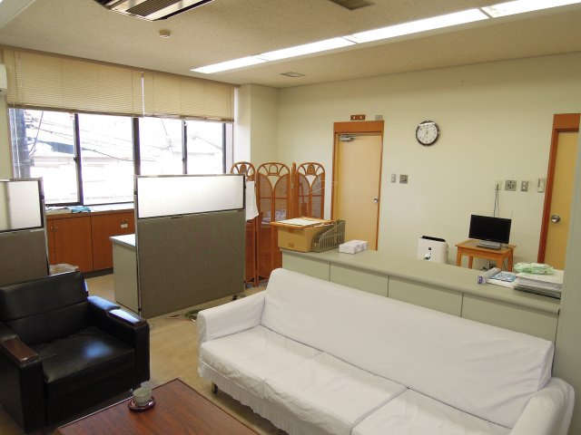 奥商ビルの居間・リビング