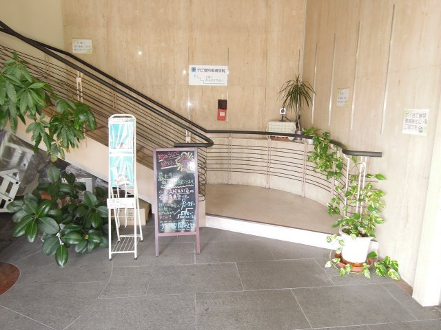 奥商ビルのエントランス