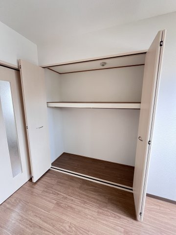 大阪市城東区東中浜９丁目の賃貸マンションの収納