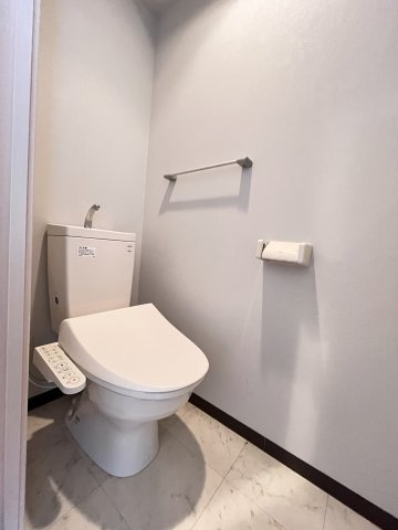 大阪市城東区東中浜９丁目の賃貸マンションのトイレ