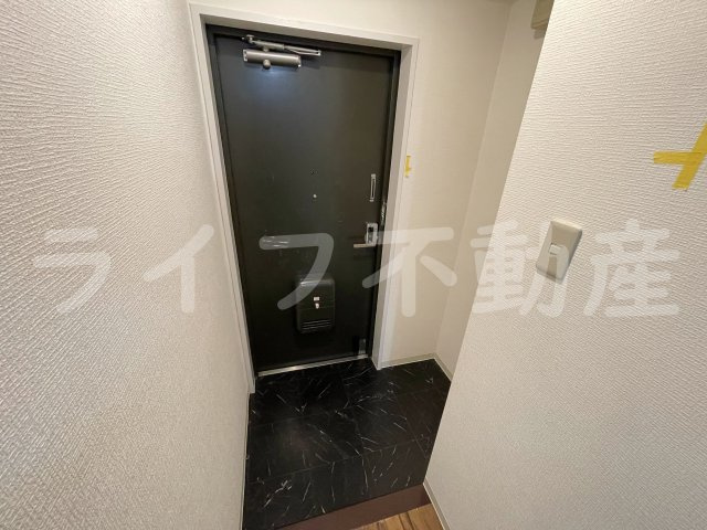 高槻市上牧南駅前町の賃貸マンションの玄関|落ち着いた玄関です