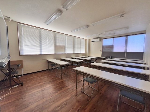 安城市古井町貸店舗の内装