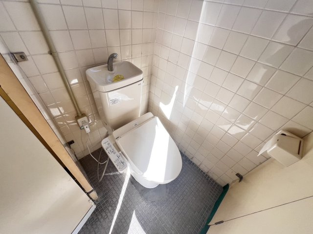 安城市古井町貸店舗のトイレ