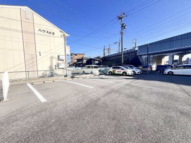 安城市古井町貸店舗の駐車場