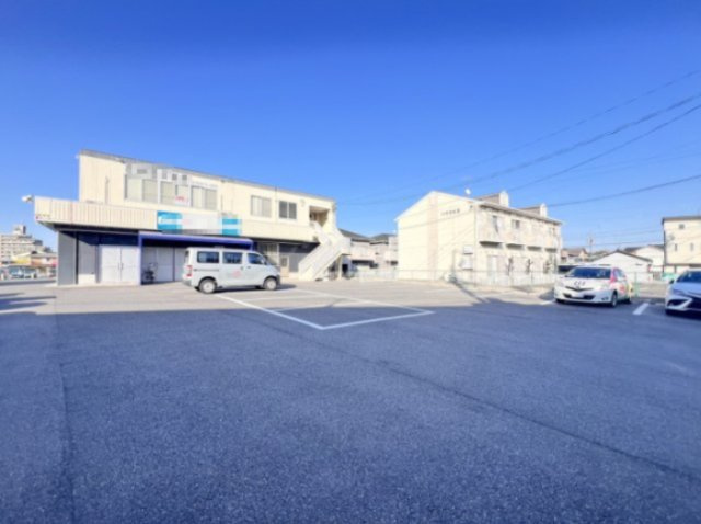 安城市古井町貸店舗の駐車場