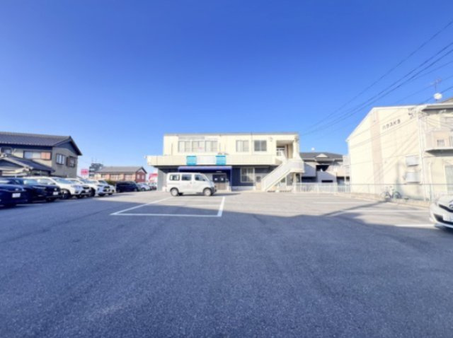 安城市古井町貸店舗の駐車場
