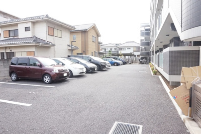 ★敷地内駐車場★（空き状況・使用料等詳細はご確認下さい）