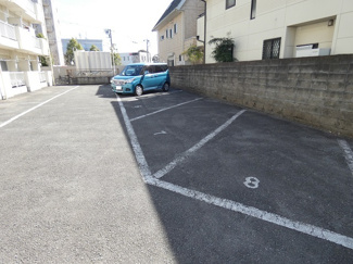 ★敷地内駐車場★（空き状況・使用料等詳細はご確認下さい）