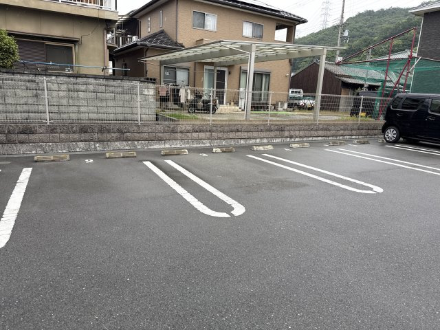 シャレードの駐車場