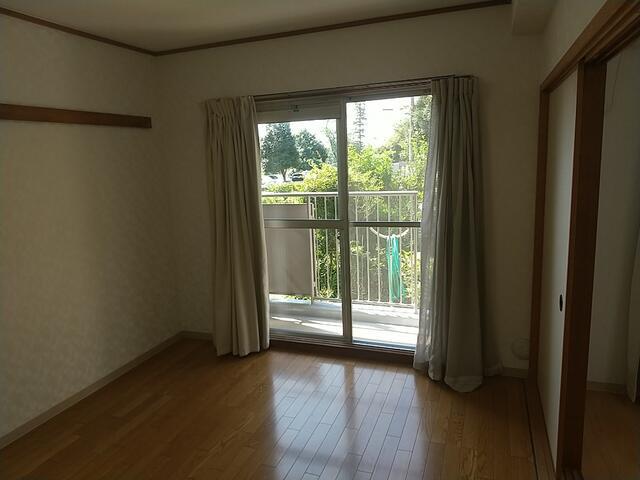 椿峰ニュータウン１０７街区４号棟 の内装|東側洋室