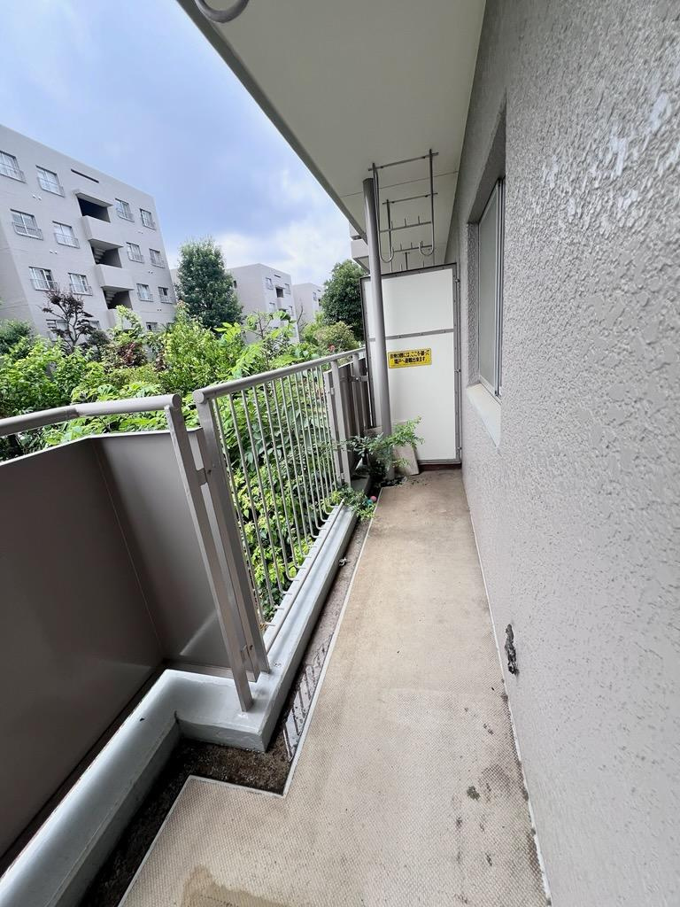 椿峰ニュータウン１０７街区４号棟 のバルコニー