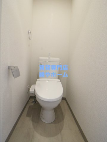 アンビシオン天下茶屋のトイレ|落ち着いた色調のトイレです