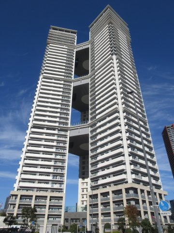 アイランドタワースカイクラブC棟の外観