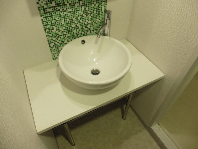 アールパンション高井田の洗面所