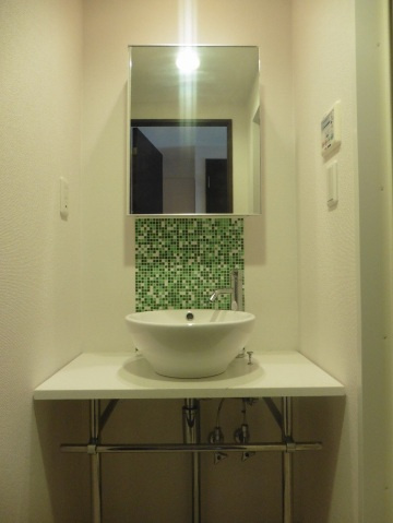 アールパンション高井田の洗面所