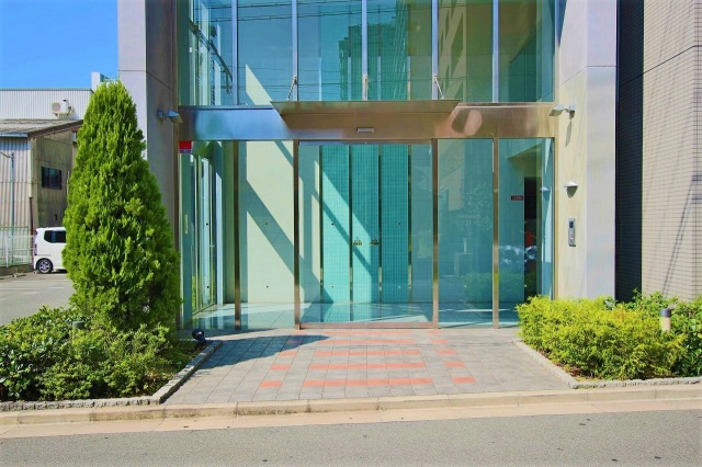 アールパンション高井田のエントランス