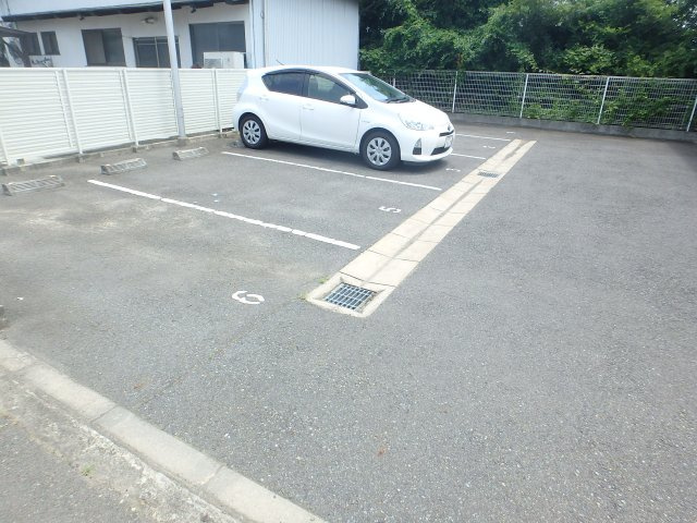 メモアールの駐車場