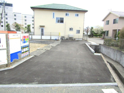 【前面道路含む現地写真】 | ブルーミングガーデン韮崎市藤井町北下条　1号棟 | 前面道路含む現地写真です