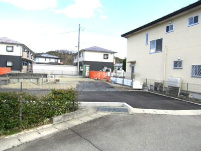 【前面道路含む現地写真】 | ブルーミングガーデン韮崎市藤井町北下条　1号棟 | 前面道路含む現地写真です