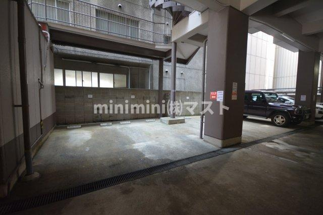 ヴォンジョルノ難波の駐車場|別号室参考写真