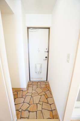 【玄関】 | Blanche | ※同物件・反転タイプの写真です。