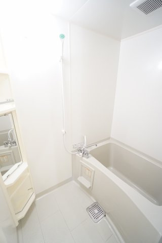 【浴室】 | Blanche | ※同物件・反転タイプの写真です。