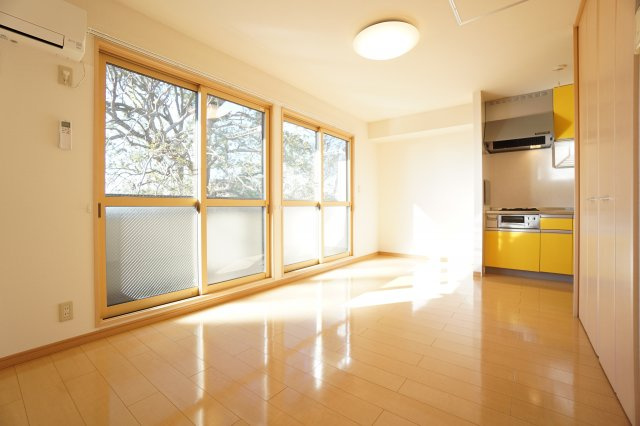 【洋室】 | Blanche | ※同物件・反転タイプの写真です。