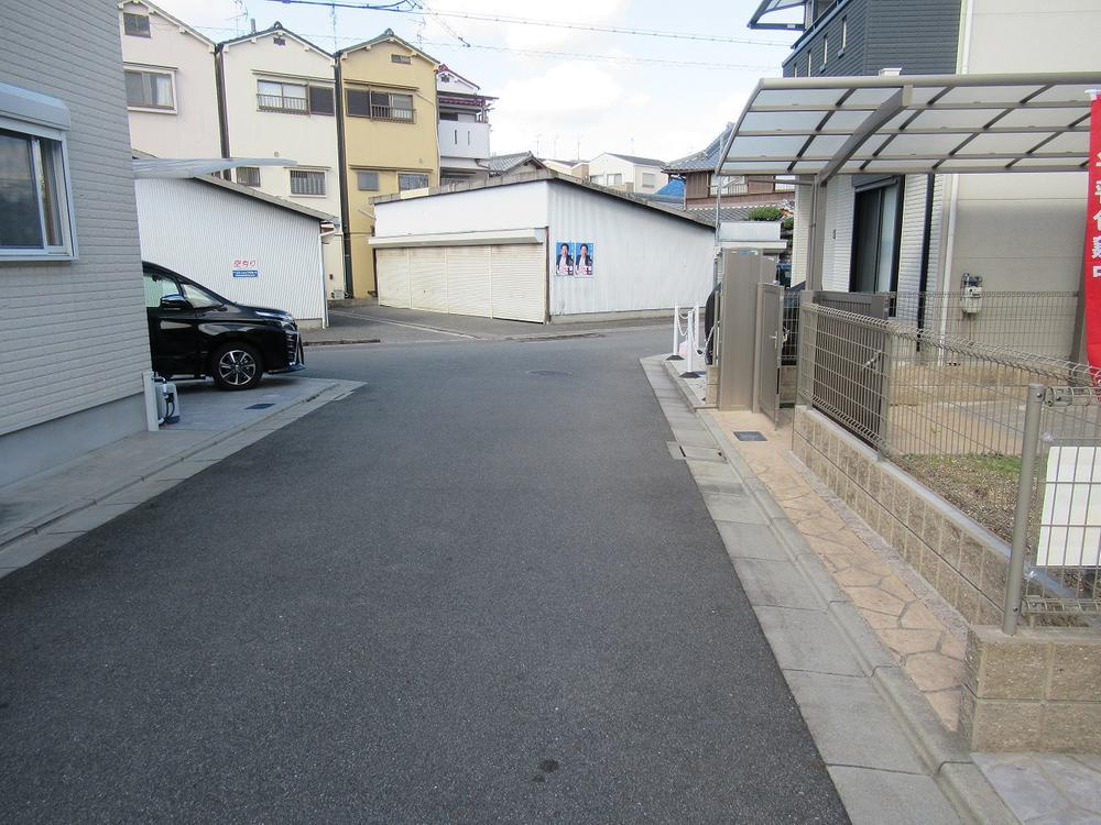 上野口町　中古一戸建ての前面道路含む現地写真|前面道路含む現地写真　幅員4ｍ
■物件内覧・資金計画相談・住宅ローン相談、リフォーム相談、お問合せ受付中■
※当日・翌日のご内覧、ご相談はお電話でのお問合せがスムーズです！