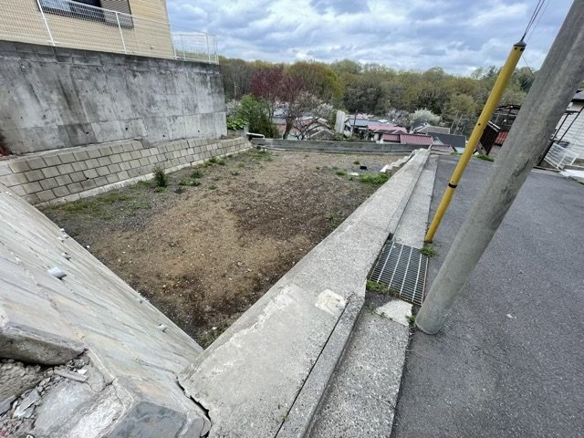【外観】 | 物件の詳細については、現地を見てわかること以外に、役所や法務局などで調べないとわからないことがあります。そのため、現地に行く場合は、もしこの物件を買ったらどのような生活ができるかをイメージしましょう。