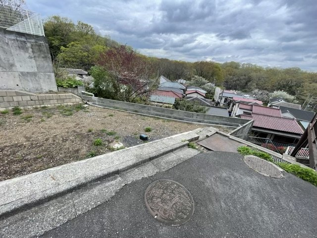 【外観】 | 人が暮らすうえで日光は大切な要素となります。日当たりの良さは譲れないポイントですね。併せて近くに大きな建築物の建築予定がないか、あるいはそれが可能な土地が近くにないか事前に確認することもお勧めします。
