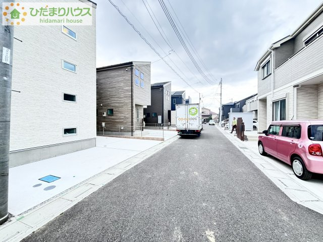 西区佐知川　未入居物件　クレアスタウン　01の前面道路含む現地写真|前面道路5ｍ！
車の出し入れも簡単にできます
