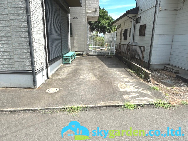 厚木市上依知　中古戸建の駐車場|カースペースがあります
