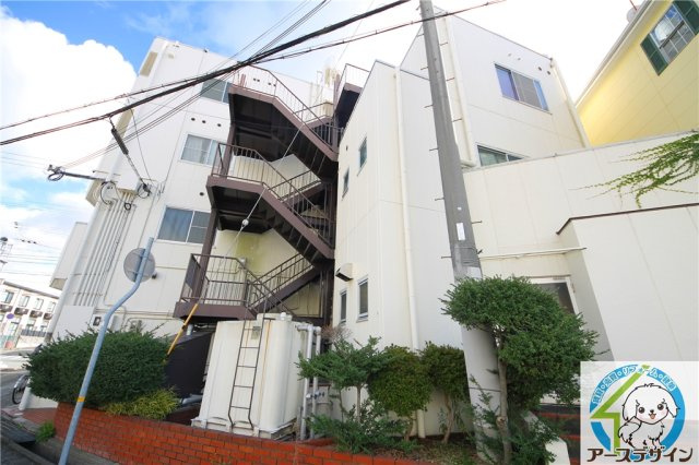 横山ビルの外観