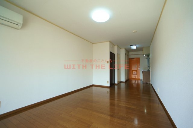 エトランゼ宮本Ⅳ【キャッシュバック対象】の洋室|明るい洋室です