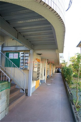 エトランゼ宮本Ⅳ【キャッシュバック対象】のエントランス|建物の内部です