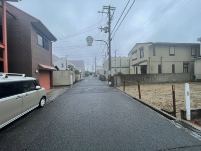 【前面道路含む現地写真】 | 八木北小・建築条件なし・更地渡し・土地30坪・前道6ｍ・岸和田市下池田町2丁目 | 前面道路含む現地写真です